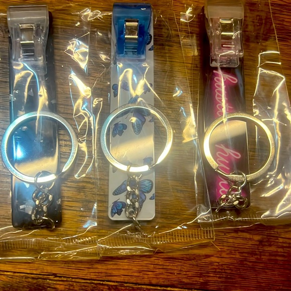 Multifunctional “Card Grabber Keychain” for Long Nails (Set of 3) - Picture 1 of 5